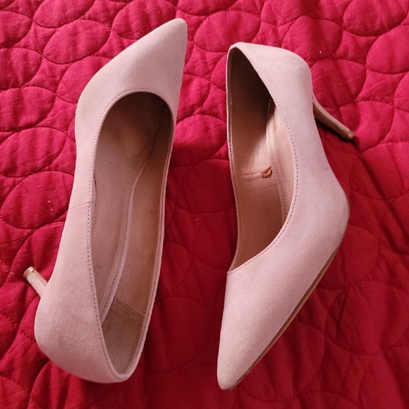 Heels - Picture 4 of 4